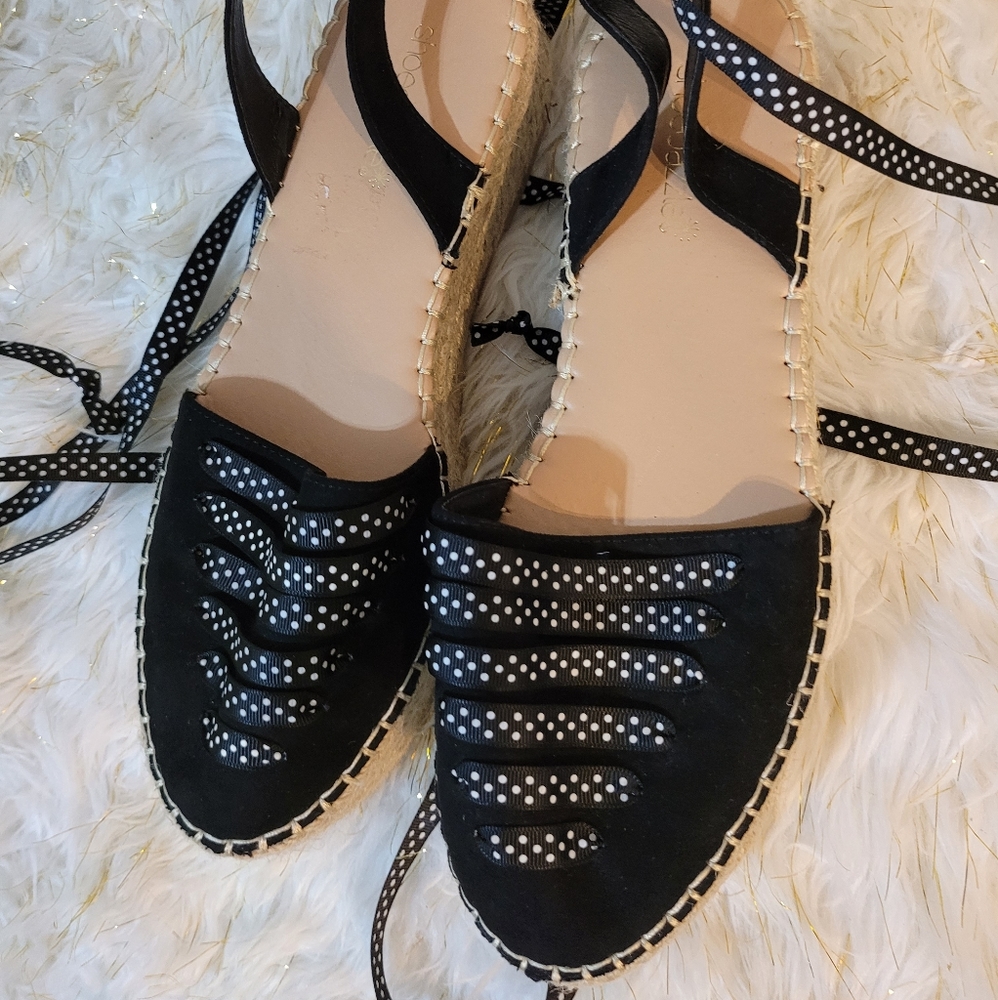 Shoes - Picture 3 of 8